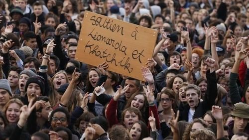 France students defend roma